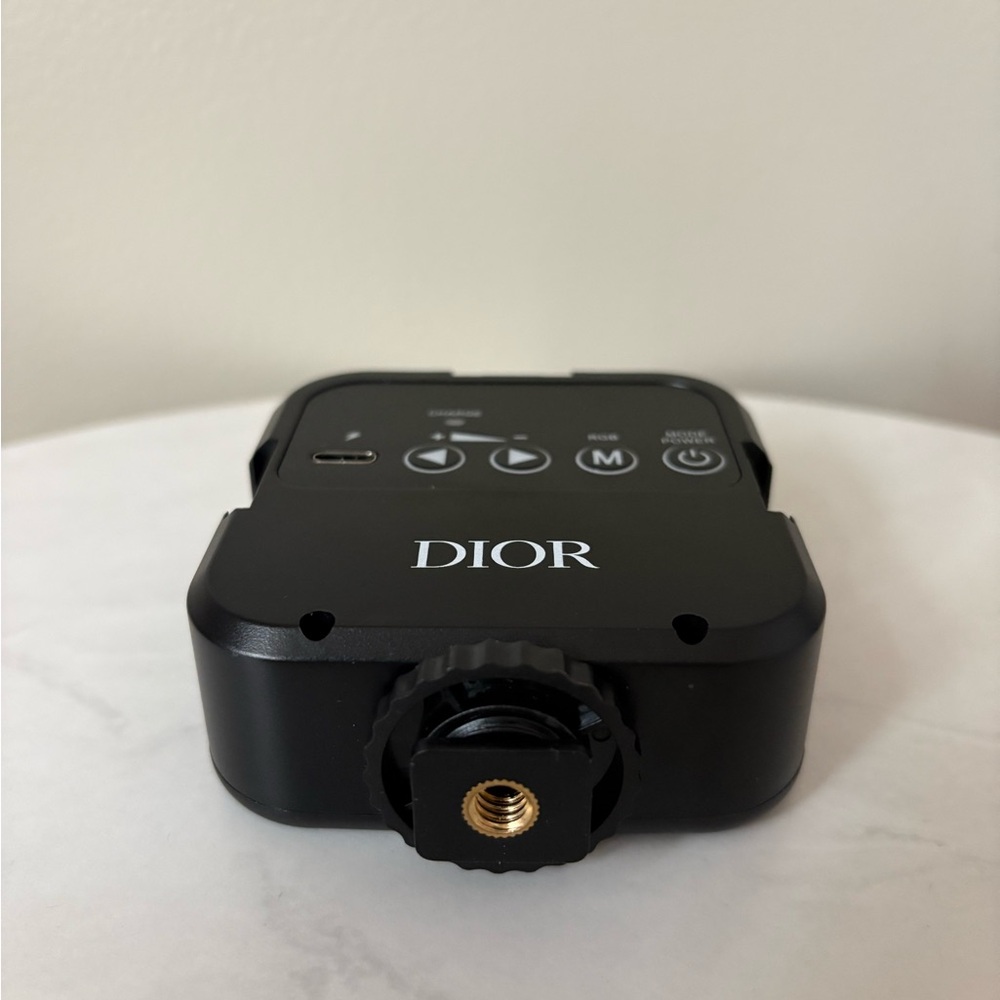 Dior Black Frame LED Clip Light with White Panel - Picture 5 of 6